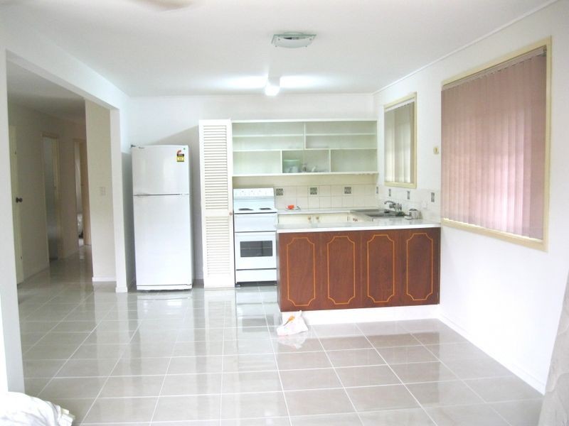 24 Paradise Ave, Miami QLD 4220