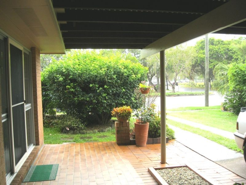 24 Paradise Ave, Miami QLD 4220