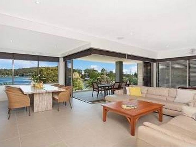8 Murlong Cres, Palm Beach QLD 4221