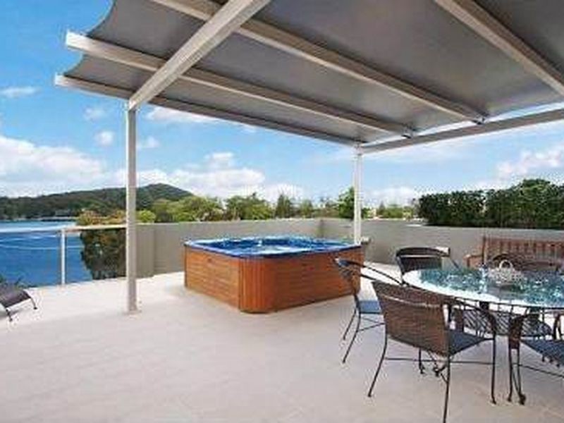 8 Murlong Cres, Palm Beach QLD 4221