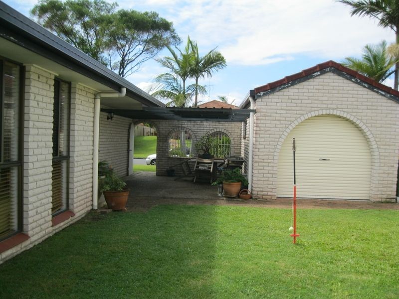 4 Frangipani St, Miami QLD 4220
