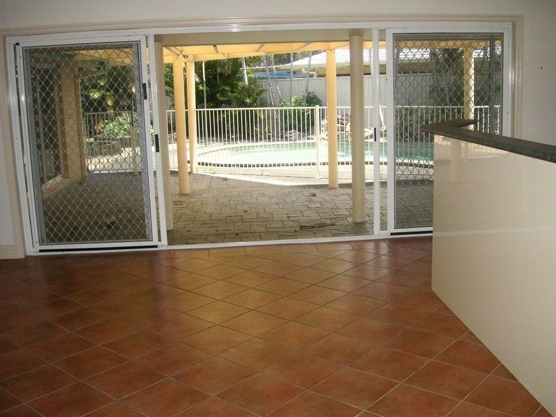 18 Karabella Crt, Mermaid Waters QLD 4218