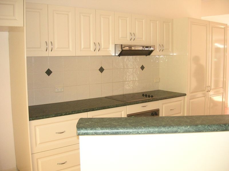 18 Karabella Crt, Mermaid Waters QLD 4218