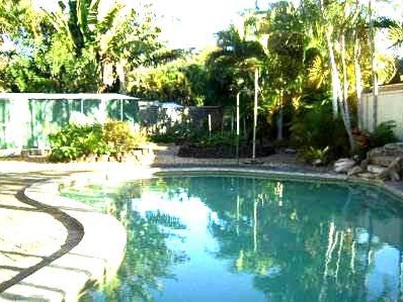 18 Karabella Crt, Mermaid Waters QLD 4218