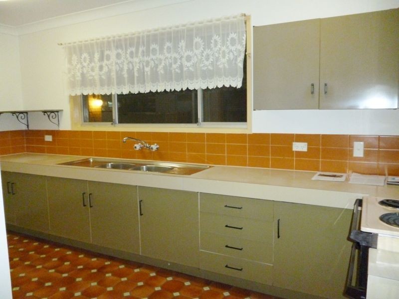 4 Tiwi St, Bundall QLD 4217