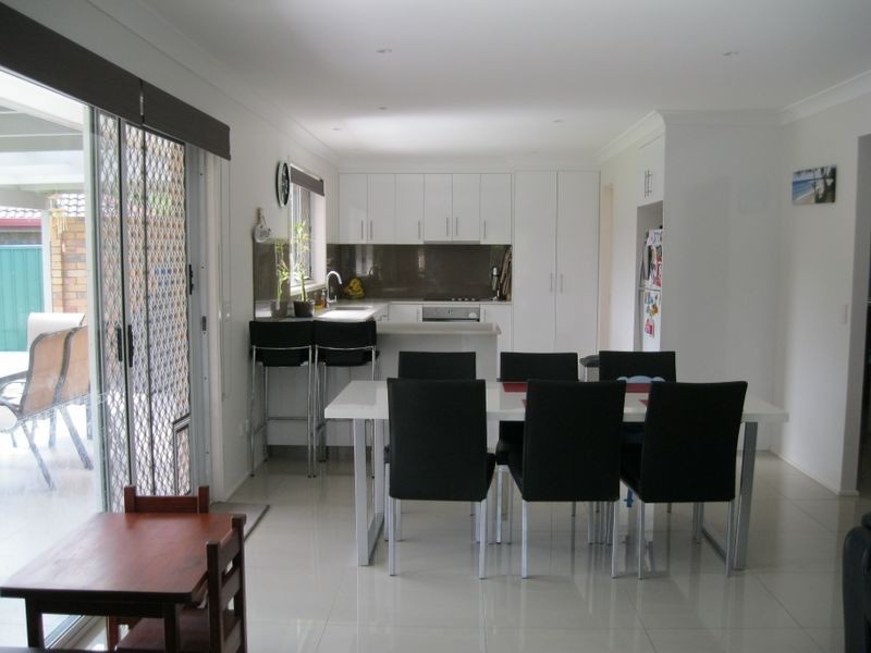 4 Violet Crt, Miami QLD 4220