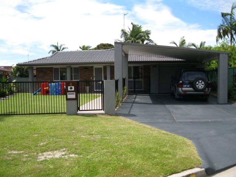 4 Violet Crt, Miami QLD 4220