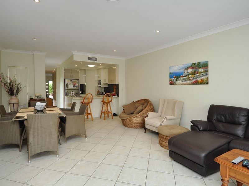 2/6 Deodar Drive, Burleigh Heads QLD 4220