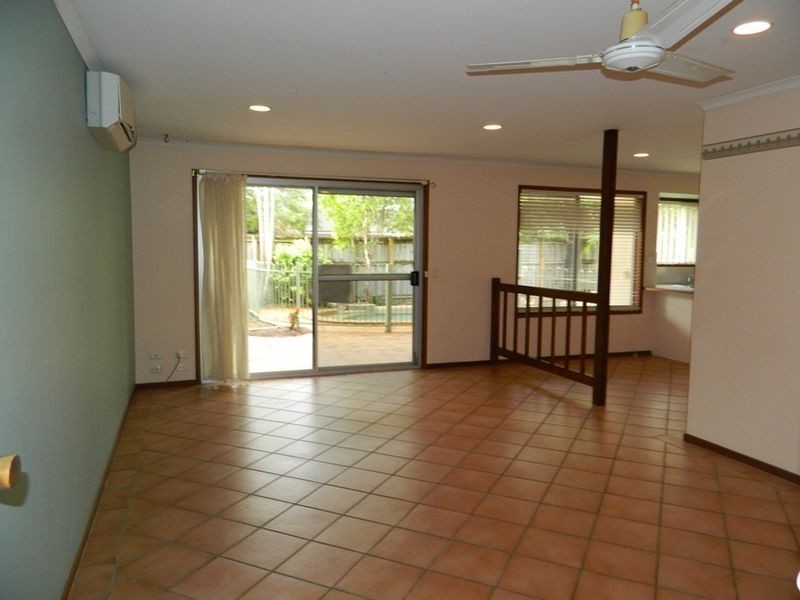 12 Normanby St, Mermaid Waters QLD 4218