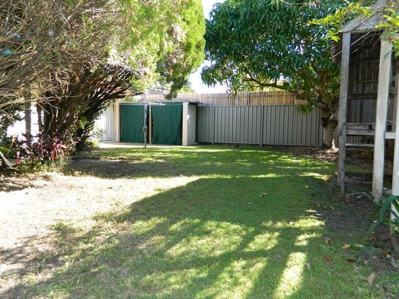 12 Normanby St, Mermaid Waters QLD 4218