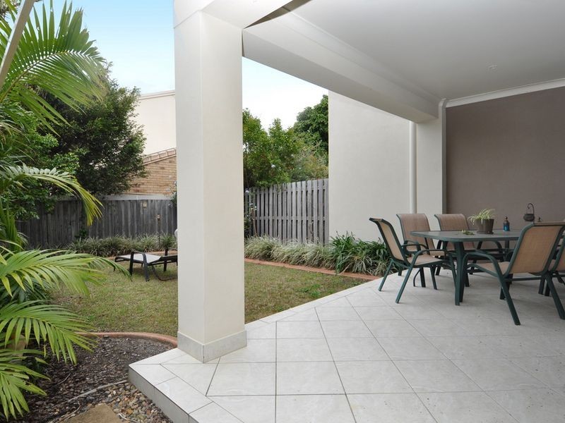 1/6 Deodar Drive, Burleigh Heads QLD 4220