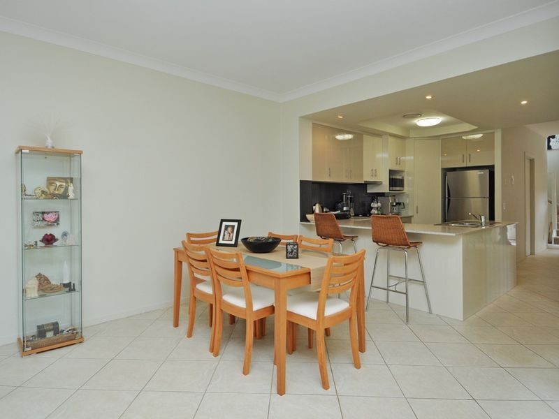 1/6 Deodar Drive, Burleigh Heads QLD 4220