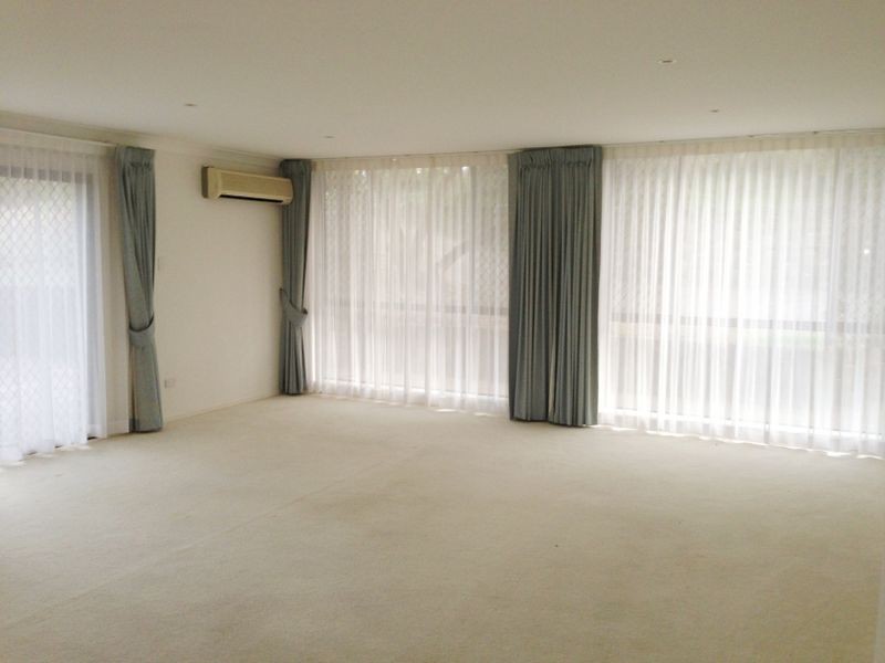 4 Harmes Pl, Tallebudgera QLD 4228