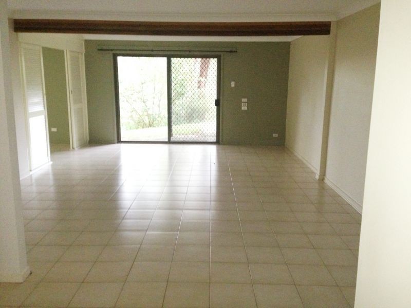 4 Harmes Pl, Tallebudgera QLD 4228
