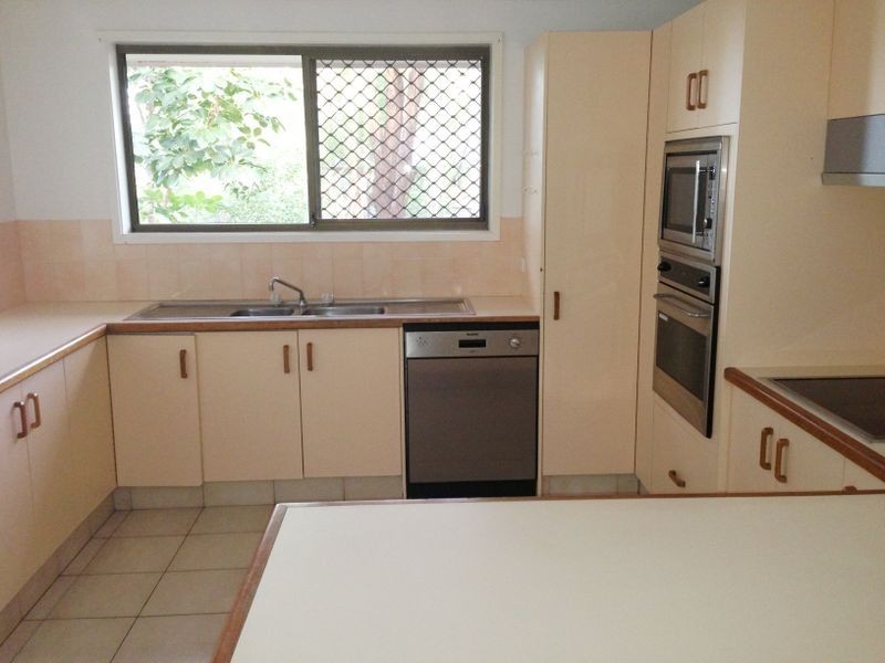 4 Harmes Pl, Tallebudgera QLD 4228
