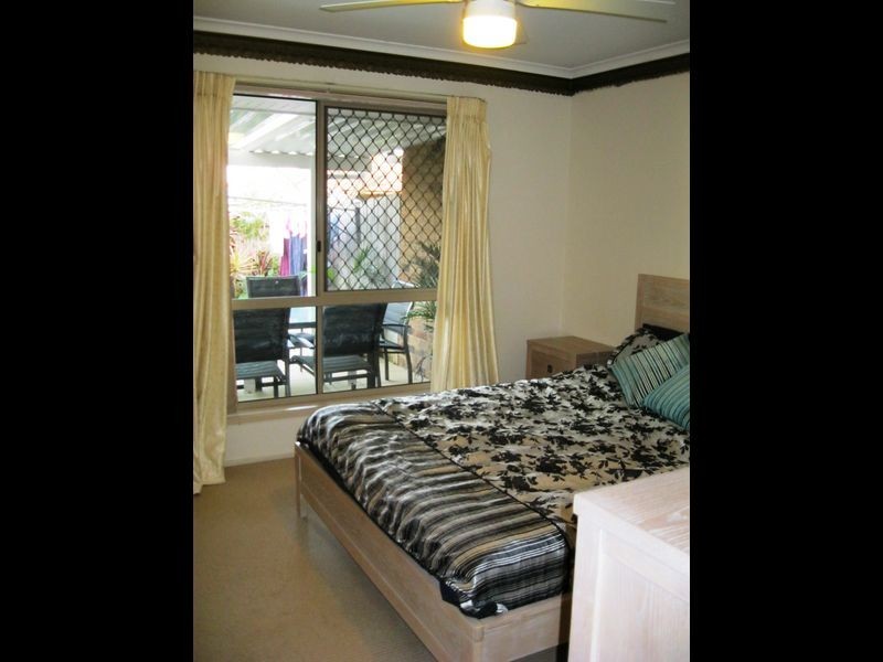 2/5 Pontoon Pl, Varsity Lakes QLD 4227