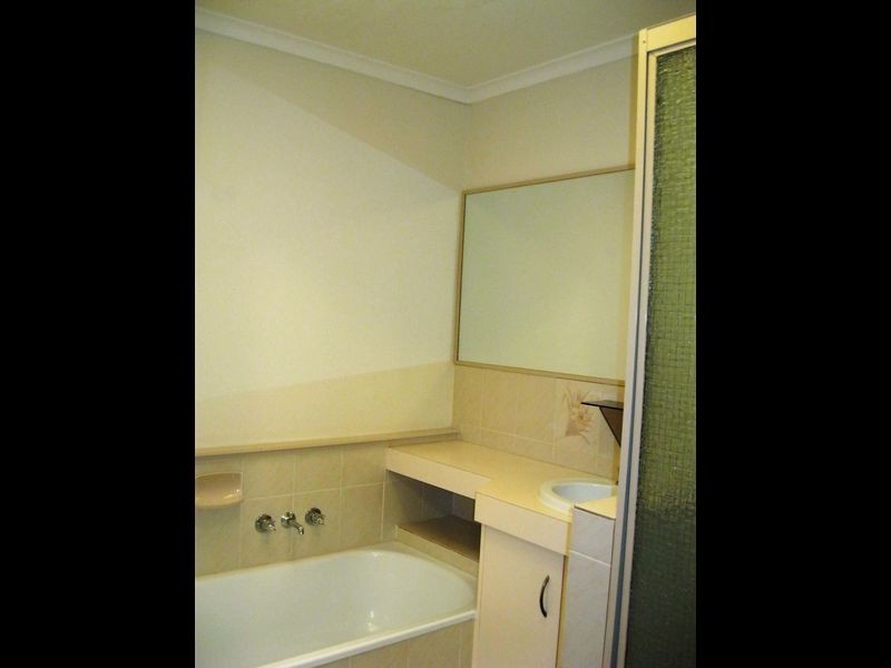 2/5 Pontoon Pl, Varsity Lakes QLD 4227