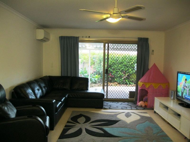 2/5 Pontoon Pl, Varsity Lakes QLD 4227