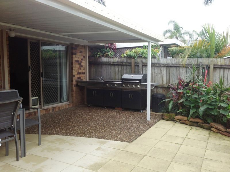 2/5 Pontoon Pl, Varsity Lakes QLD 4227