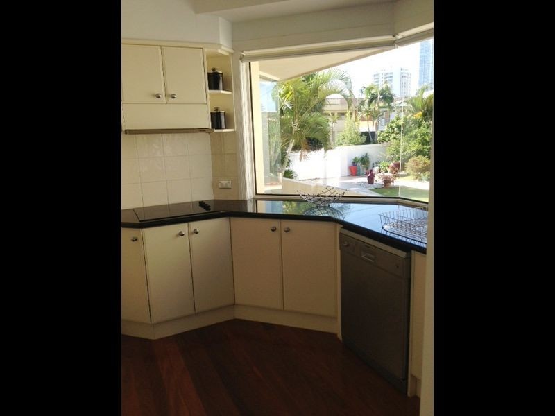 1/24 Sunset BLVD, Surfers Paradise QLD 4217