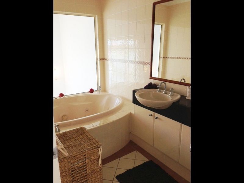 1/24 Sunset BLVD, Surfers Paradise QLD 4217