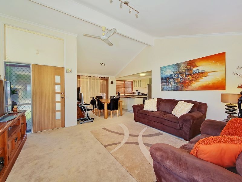 2/180 Ron Penhaligon Way, Robina QLD 4226