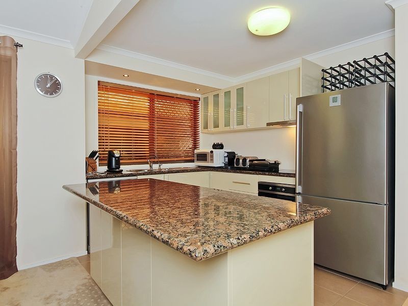 2/180 Ron Penhaligon Way, Robina QLD 4226