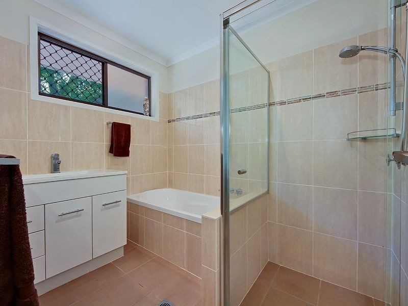 2/180 Ron Penhaligon Way, Robina QLD 4226