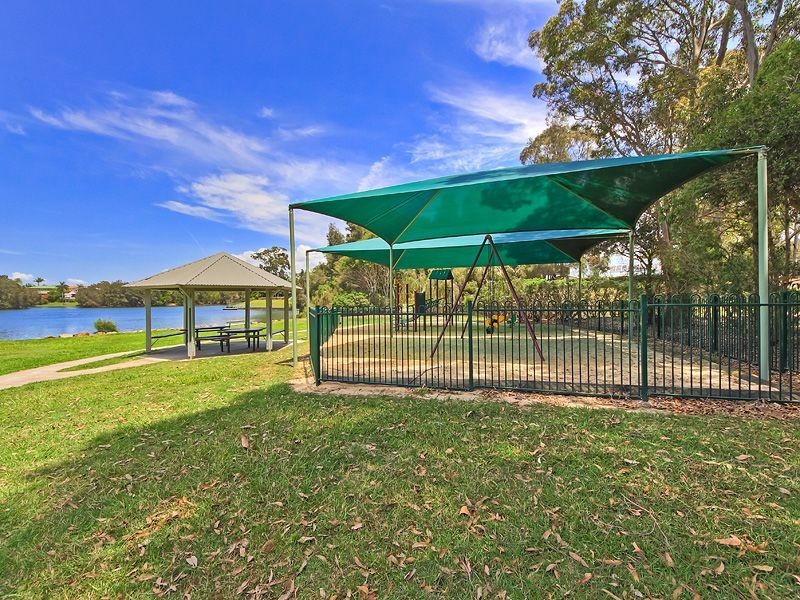 2/180 Ron Penhaligon Way, Robina QLD 4226