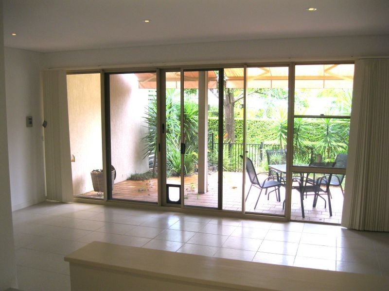 2123/23/380 Ashmore Rd, Benowa QLD 4217