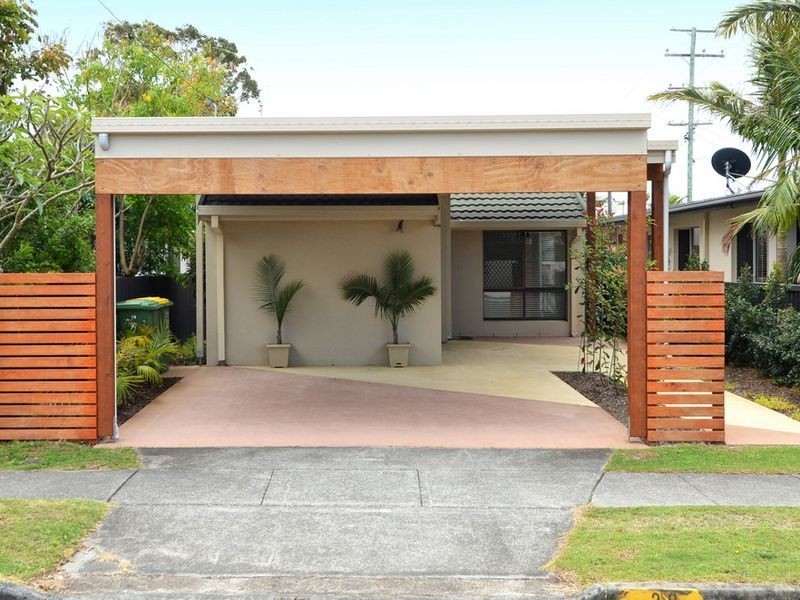 29 Dawn Parade, Miami QLD 4220