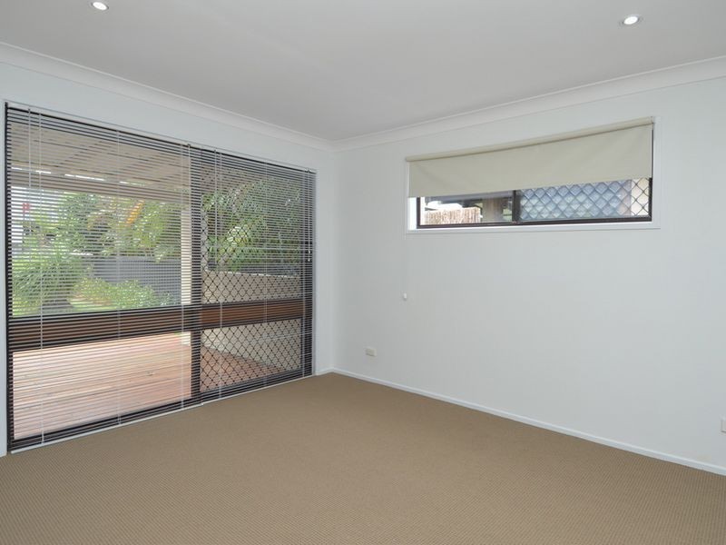29 Dawn Parade, Miami QLD 4220