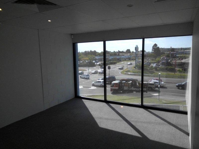 2/2 Newcastle Street, Burleigh Heads QLD 4220