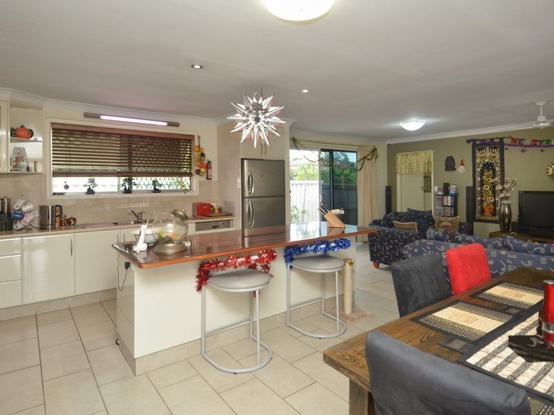 2 Kingfisher Crescent, Burleigh Waters QLD 4220