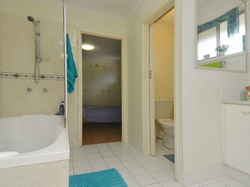 2 Kingfisher Crescent, Burleigh Waters QLD 4220