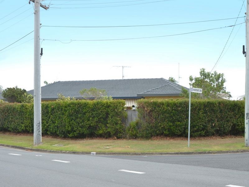 2 Kingfisher Crescent, Burleigh Waters QLD 4220