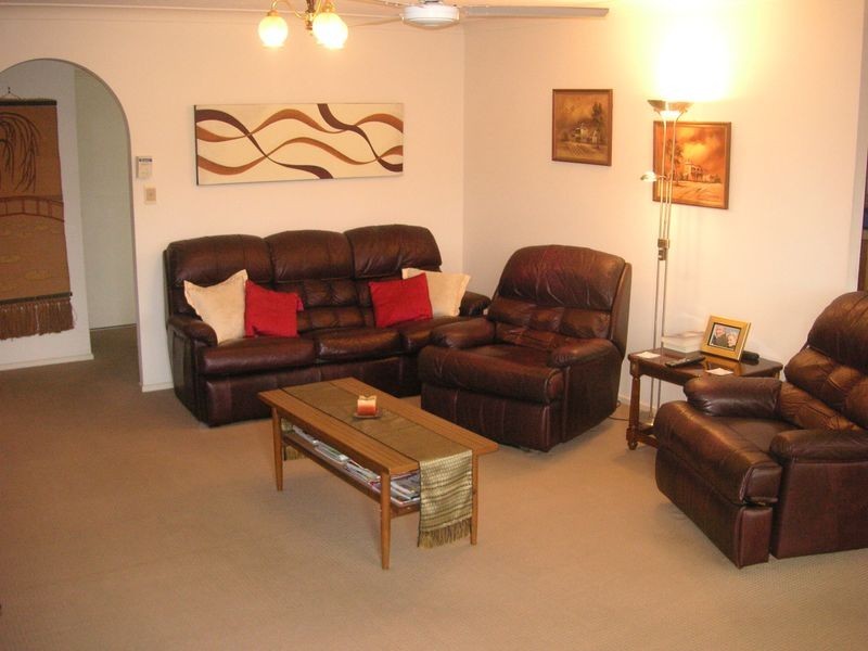 2/4 Redleaf Court, Burleigh Waters QLD 4220