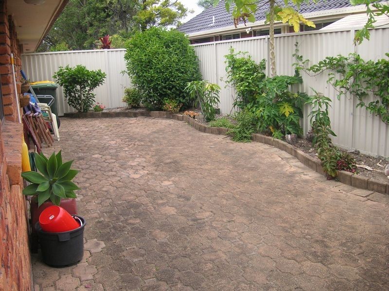 2/4 Redleaf Court, Burleigh Waters QLD 4220