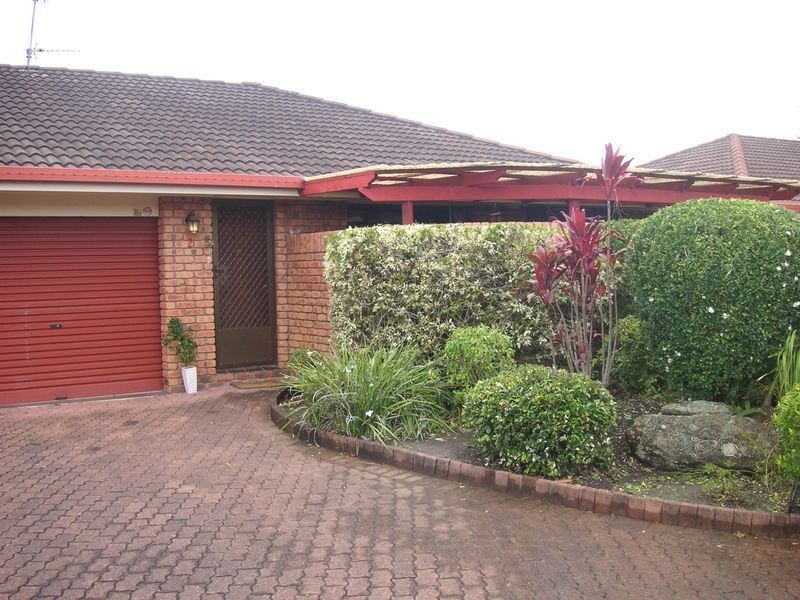 2/4 Redleaf Court, Burleigh Waters QLD 4220