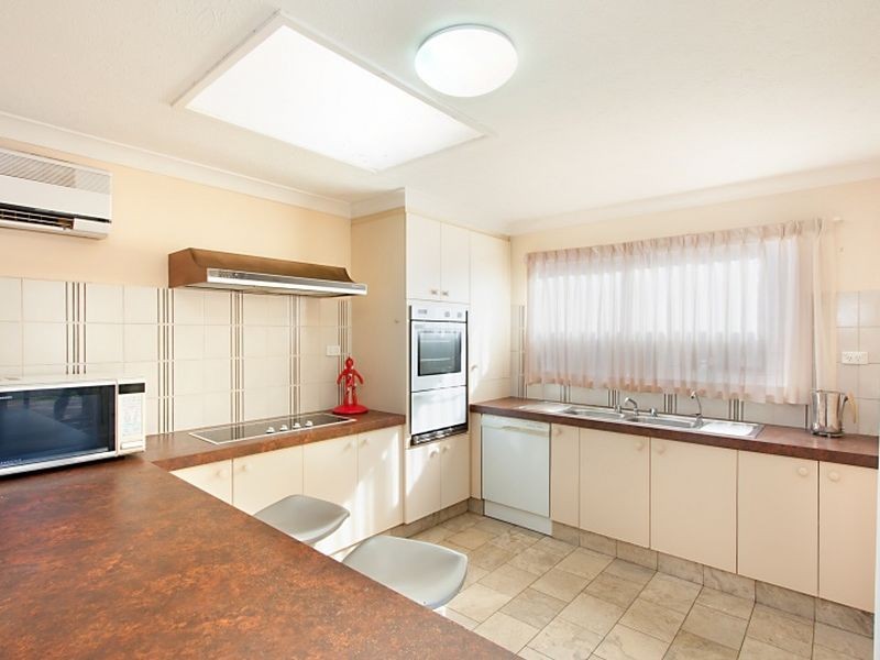2 Holbrook Way, Elanora QLD 4221