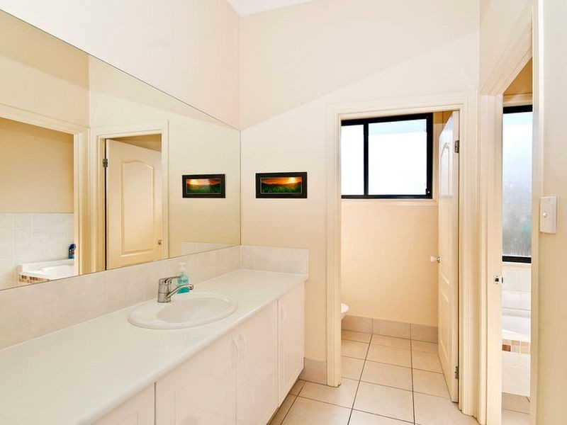 45 Gerona Circuit, Varsity Lakes QLD 4227