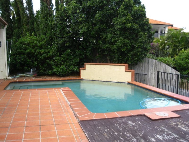 134 Dunlin Drive, Burleigh Waters QLD 4220