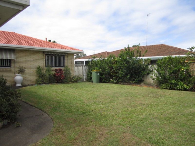 104 Sunshine Boulevard, Mermaid Waters QLD 4218