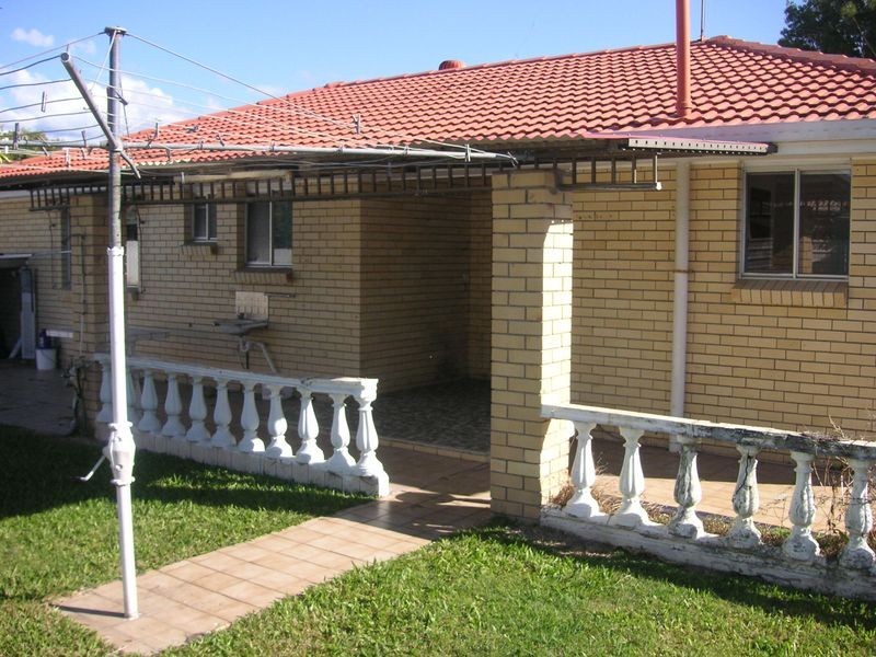 104 Sunshine Boulevard, Mermaid Waters QLD 4218