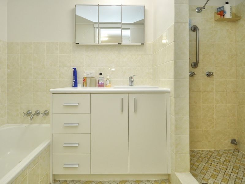 2/158 The Esplanade, Burleigh Heads QLD 4220