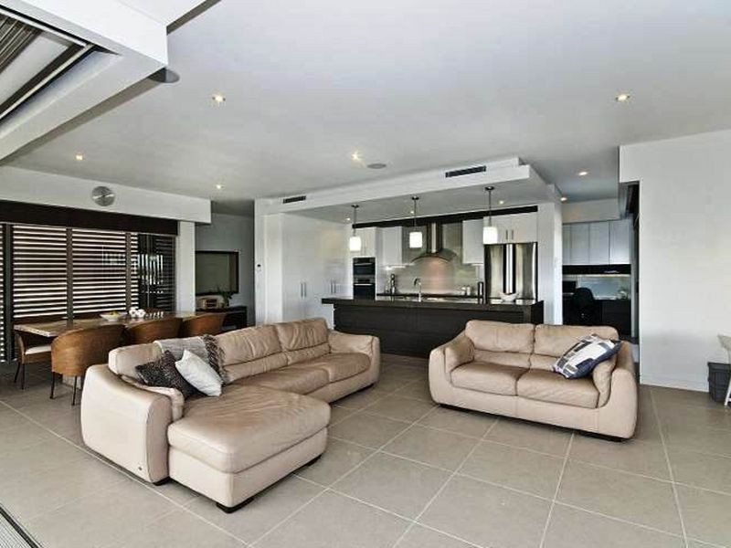 1/8 Murlong Cr, Palm Beach QLD 4221