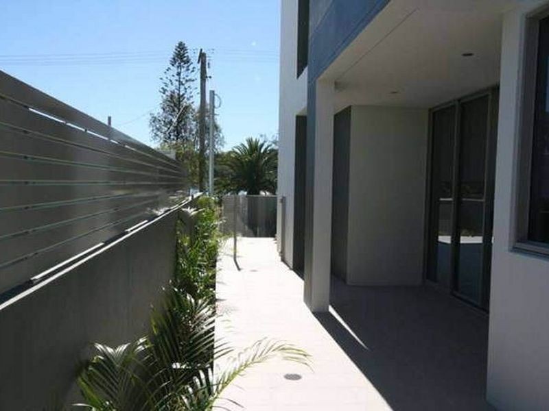 1/8 Murlong Cr, Palm Beach QLD 4221