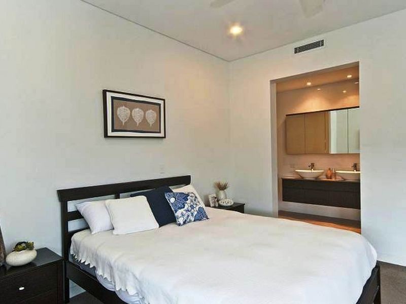 1/8 Murlong Cr, Palm Beach QLD 4221