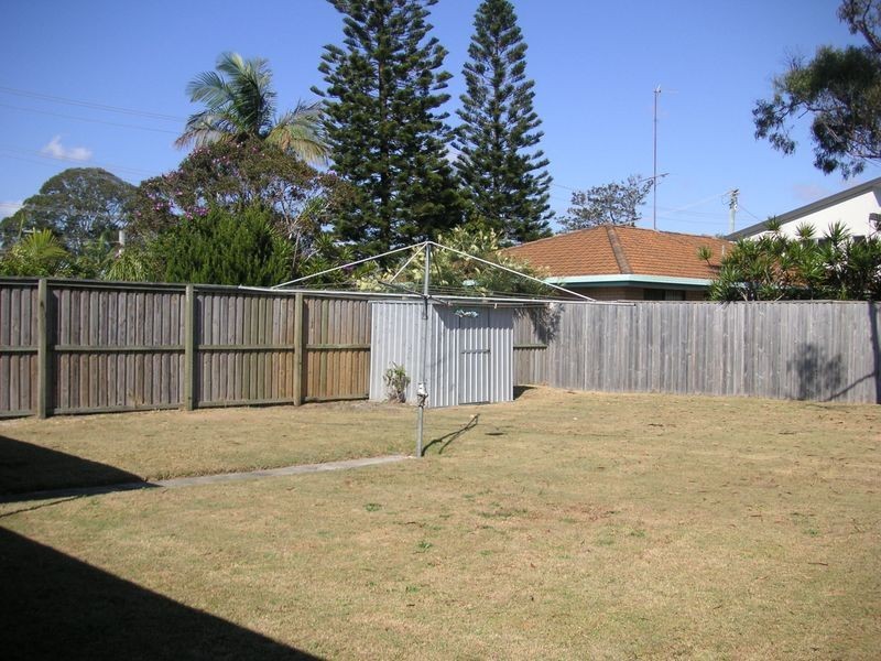 4 Aruma Ave, Burleigh Waters QLD 4220