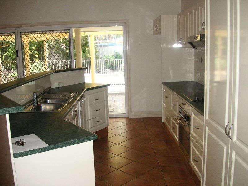 18 Karabella Crt, Mermaid Waters QLD 4218